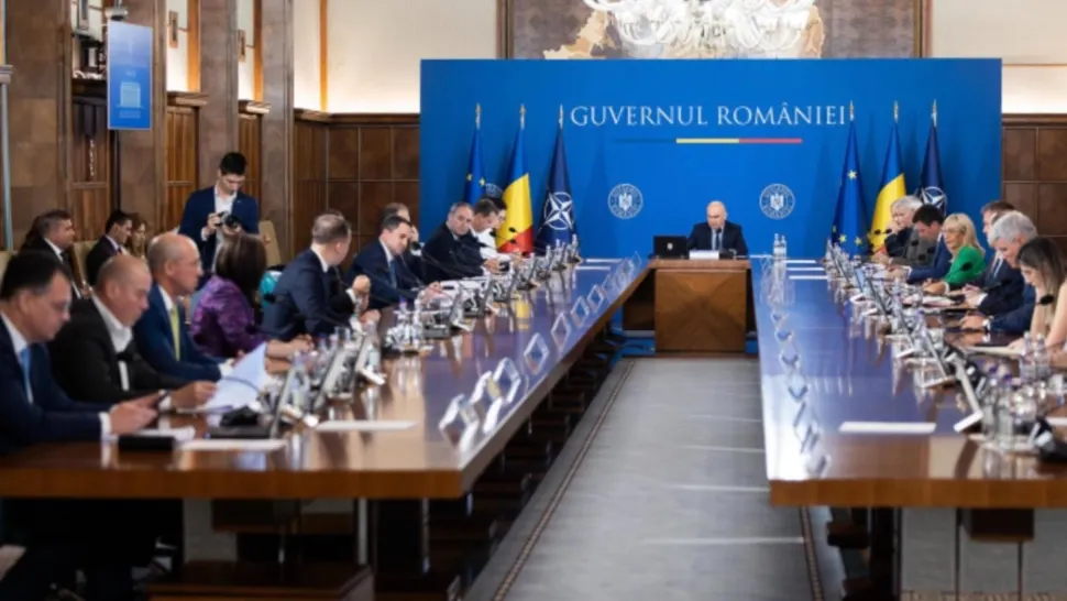 Ultima ședință a Guvernului Bolojan înainte de decizia PSD a început. Agenda este încărcată cu proiecte de acte normative  