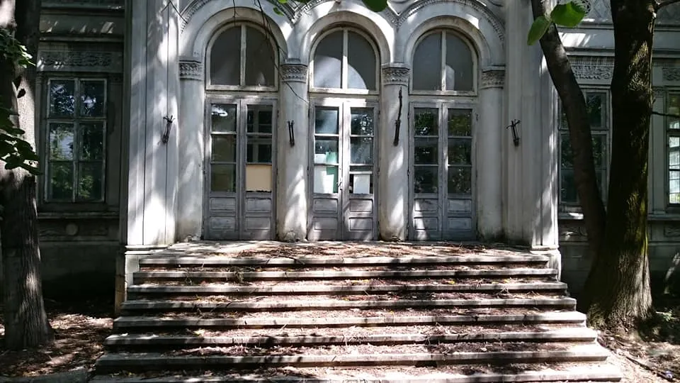GALERIE FOTO focsaniulvechi.ro Superba Casă Apostoleanu, lăsată în paragină de baronul Oprișan
