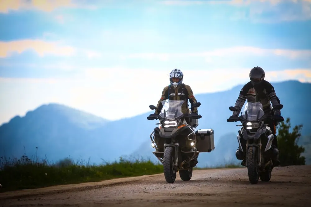 Motocicliștii iau cu asalt Munții Vrancei