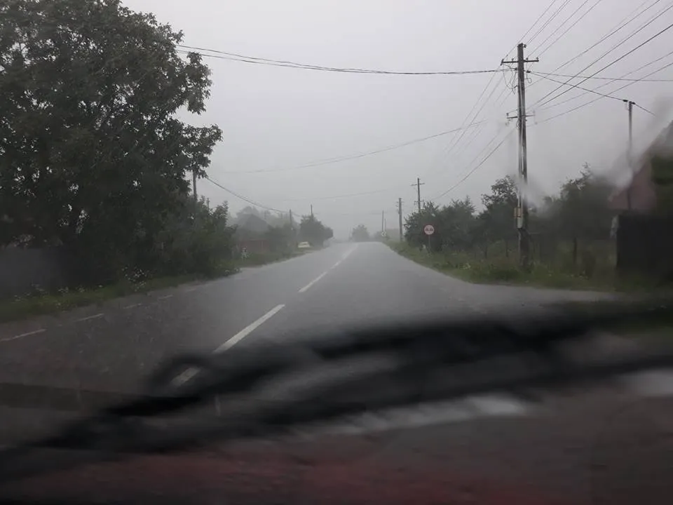 Ploile nu ne lasă. Cod galben în Vrancea până luni seară