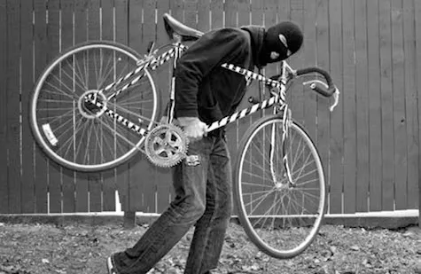 Adolescent cercetat pentru furtul unei biciclete