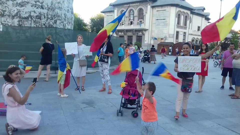 FOTO  Protest la Focșani, cu mămici și copii
