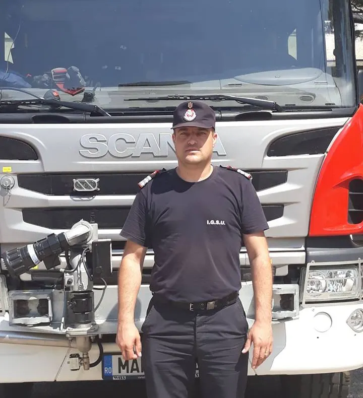 Un pompier aflat în timpul liber i-a salvat viața unui bărbat căzut pe stradă