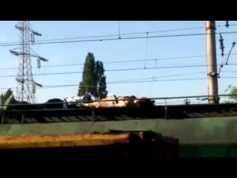ULTIMA ORĂ   Copil cu arsuri de gradul 2 și 3 după ce s-a urcat pe un vagon, în Gara Adjud