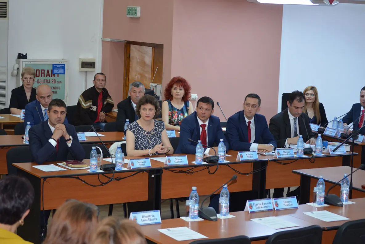 ÎNDRĂZNEȘTE SĂ CREZI Consilierii locali PSD Focșani au scumpit pe șest gigacaloria pentru agenții economici