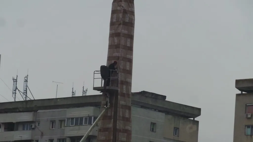 VIDEO Aleșii locali, supărați pe "mușamaua" cu care a fost acoperit simbolul Unirii: este rușinos să întâmpinăm oamenii așa, la 160 de ani de la Unirea Principatelor