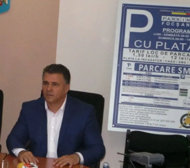 FOTO - VIDEO Cum și-a dat directorul Parking, sieși, trei locuri de parcare