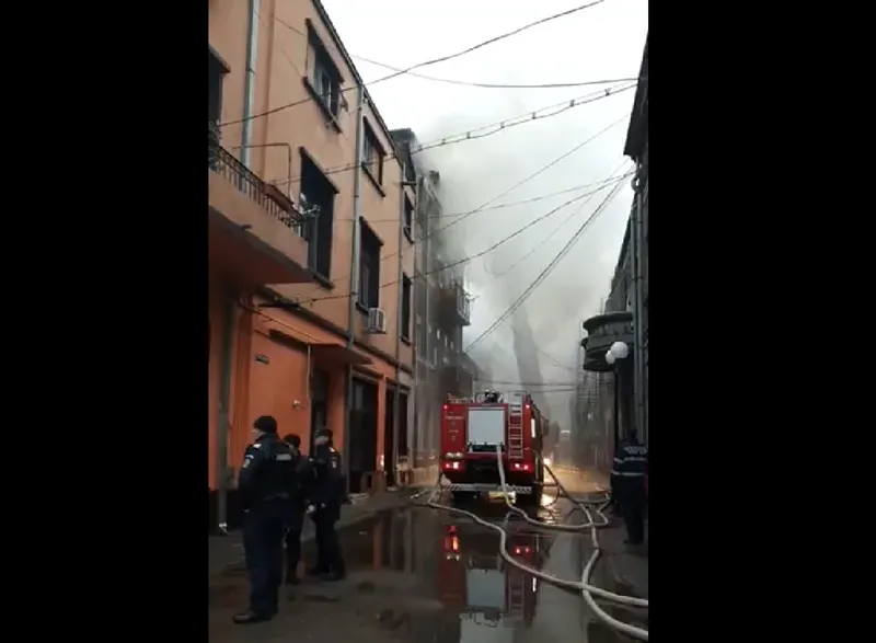 ULTIMA ORĂ   Pompierii au găsit trupul carbonizat al unui bărbat într-o casă din Adjudu Vechi
