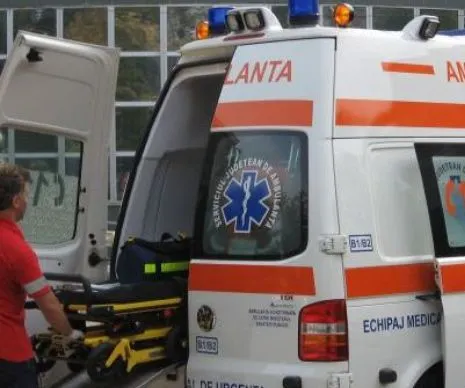 Bărbat rănit, în stare avansată de ebrietate, găsit pe prispa unui imobil