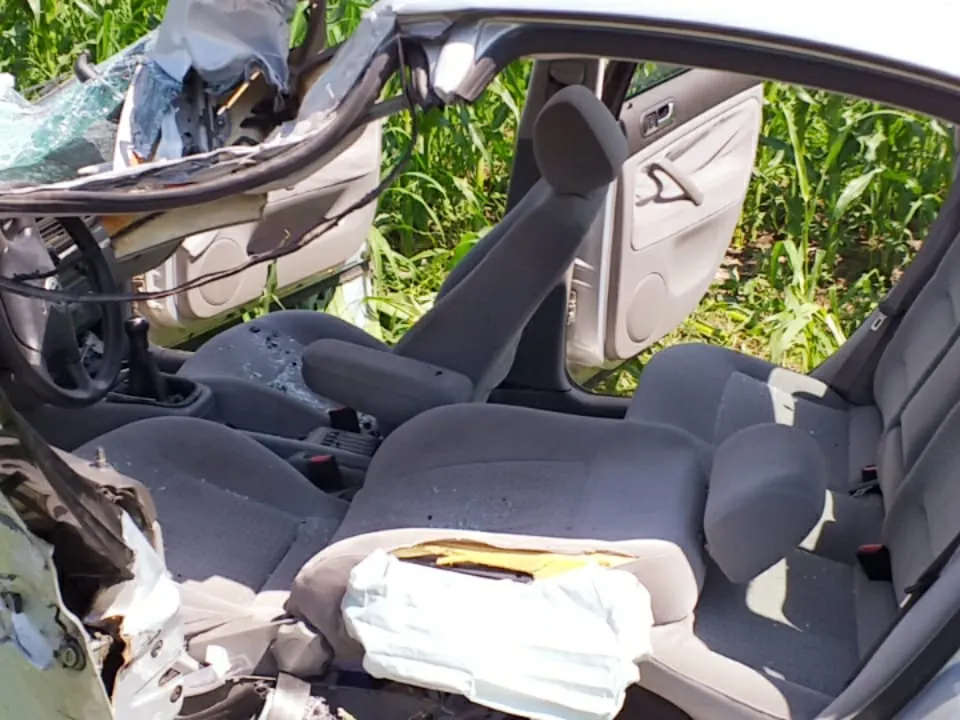 Accident cu un microbuz, pe E85. O persoană a fost încarcerată