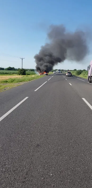 ULTIMA ORĂ Accident la Haret, pe E85. O mașină a luat foc