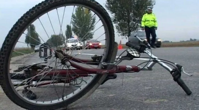 ULTIMA ORĂ   Doi bicicliști spulberați de o mașină. Ambii au murit pe loc
