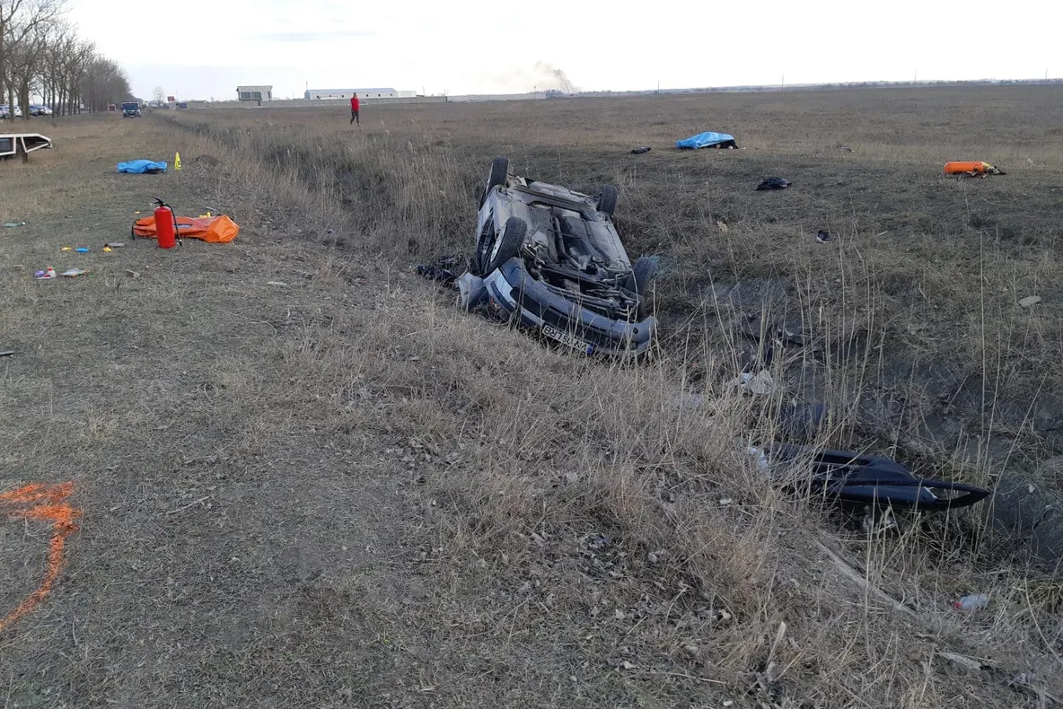 ULTIMA ORĂ Accident cu doi morți, pe drumul spre Suraia. Alte trei persoane sunt rănite