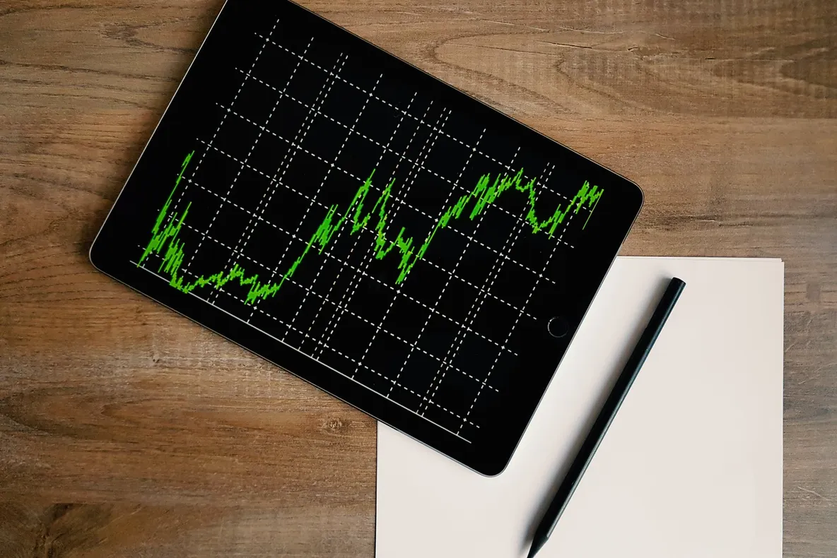 STUDIU TERMENE.RO: 17.22% dintre hotelurile și restaurantele din Vrancea solicită certificatul pentru situații de urgență. 12.44% aplică la programul IMM Invest (P)