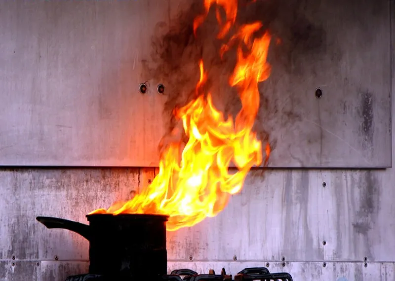Incendiu puternic la Golești, din cauza unei oale lăsată nesupravegheată la fiert