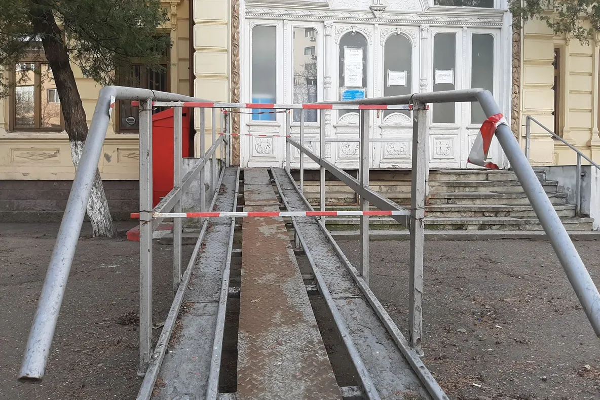 INVESTIGAȚIE Cum amețește Misăilă electoratul - lift hidraulic la SC Parking, pe hârtie. În realitate, rugină și gaură neagră la bugetul local