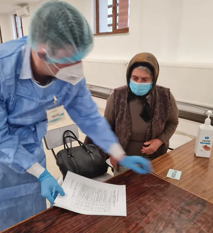 Vaccinare în două fluxuri în comuna Dumitrești. 24 de mii de vrânceni s-au vaccinat până acum în centrele din județ