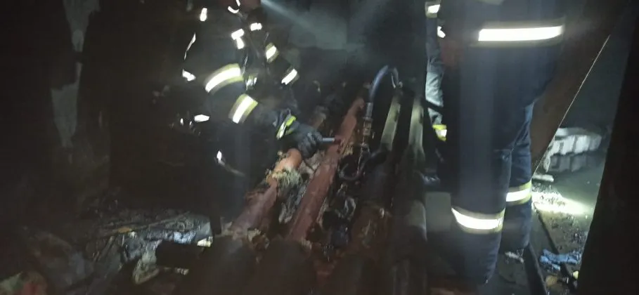 ULTIMA ORĂ Incendiu la subsolul unui bloc din Focșani. Locatari evacuați