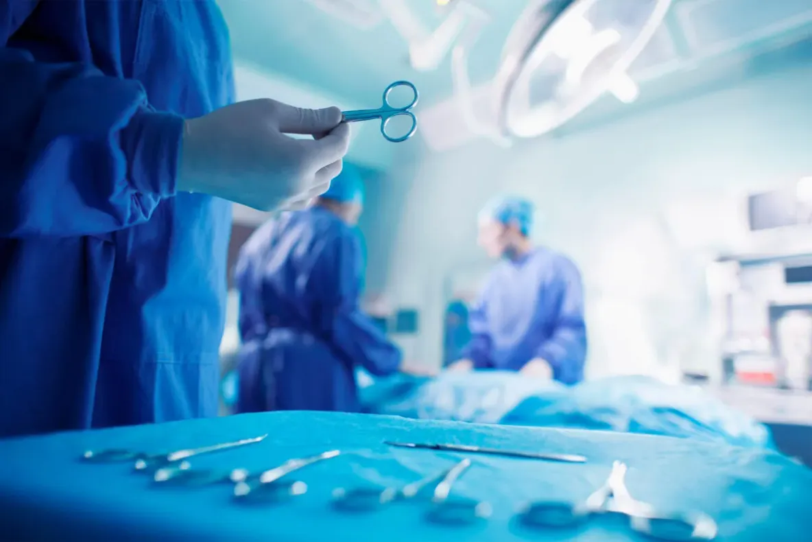 Percheziții la Spitalul Județean Focșani și la un chirurg, sub acuzația de ucidere din culpă