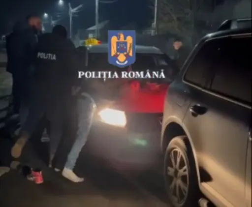 Bărbați prinși în flagrant după ce au înșelat o bătrână prin metoda „accidentul”