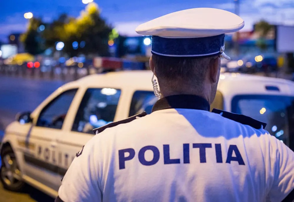 Anchetă de proporții în Iași. Femeie, lovită cu pumnul și trântită la pământ de un polițist VIDEO
