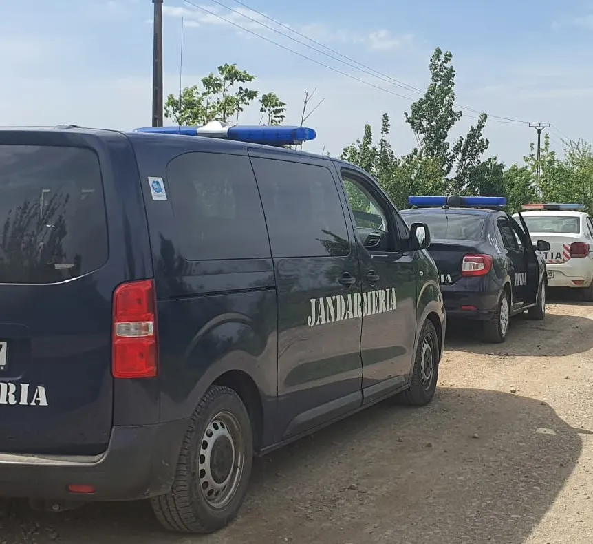 Un vrâncean a încercat să se sinucidă cu o butelie, un topor și un cuțit