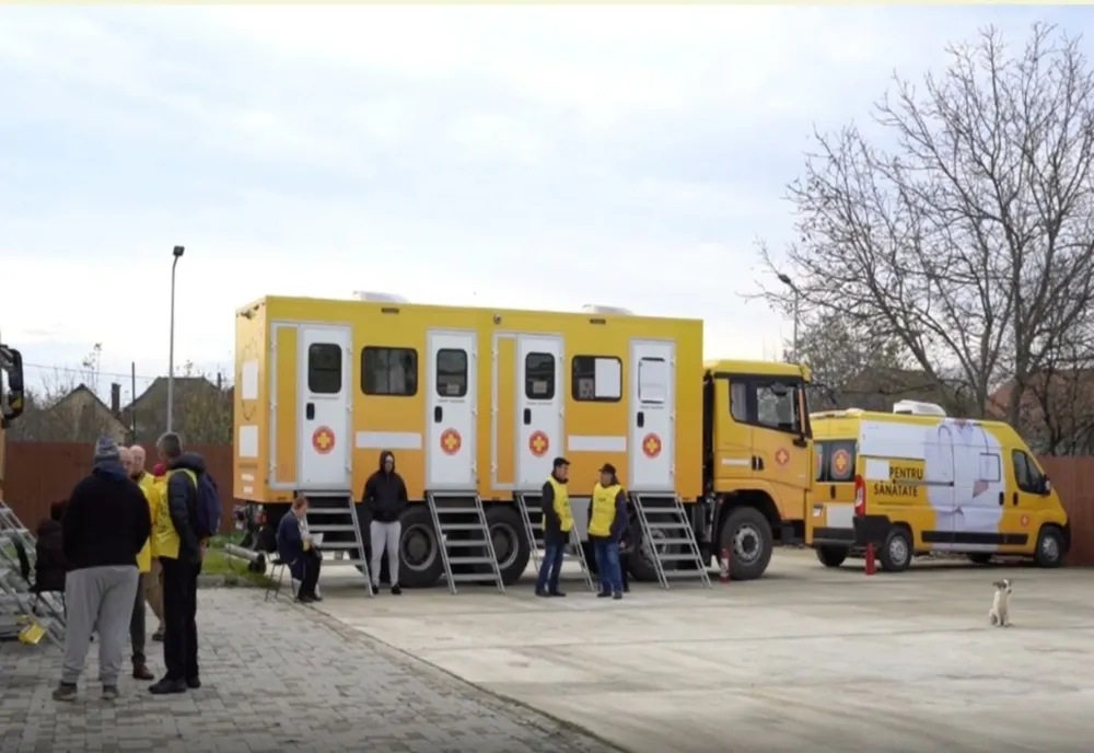 SPITALUL MOBIL AUR PORNEȘTE DIN NOU LA DRUM. NU „RUGINEȘTE ÎN CÂMP", CI SALVEAZĂ VIEȚI