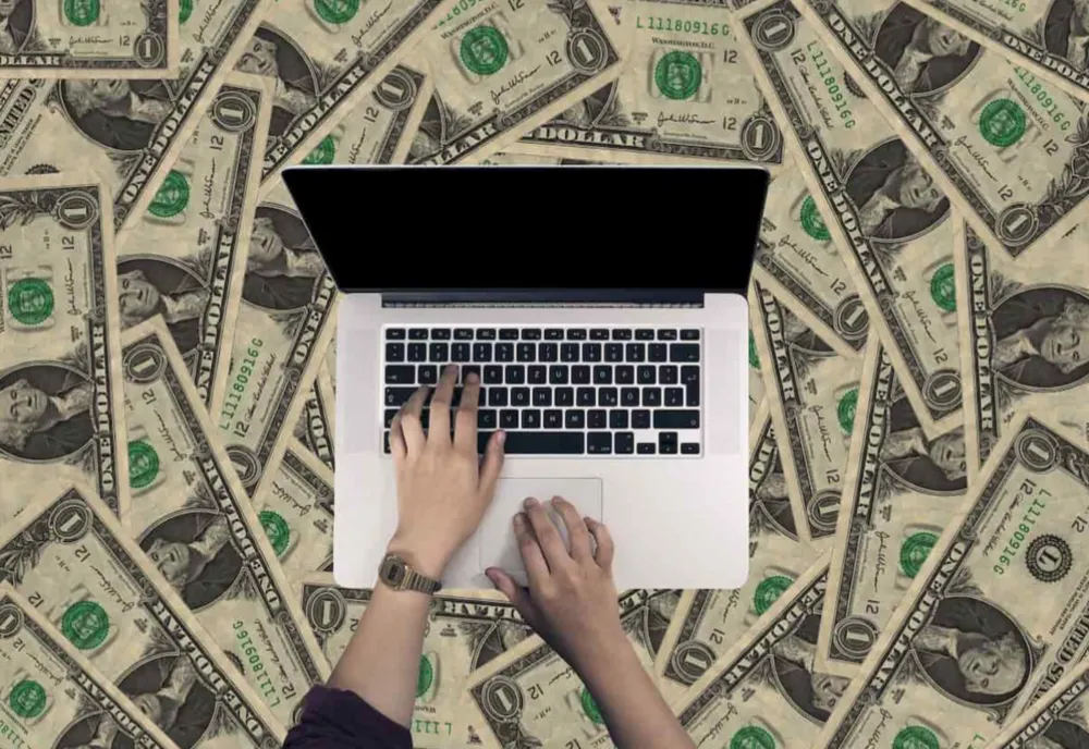 Doi bărbați au obținut credite bancare folosind cărți de identitate false