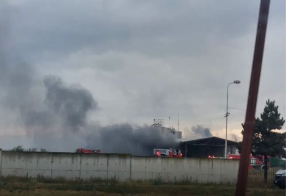 INCENDIU DE PROPORȚII LA O CRAMĂ CU VINURI DIN VRANCEA