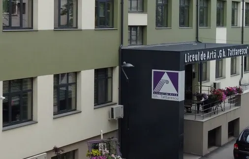 Camere video montate în zona toaletelor, la un liceu din Focșani