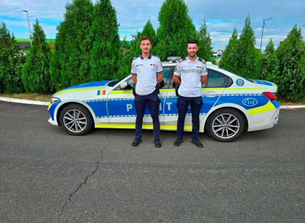 Oprit în trafic pentru viteză, un tată își ducea de urgență copilul la spital. Cum au reacționat doi polițiști din Vrancea