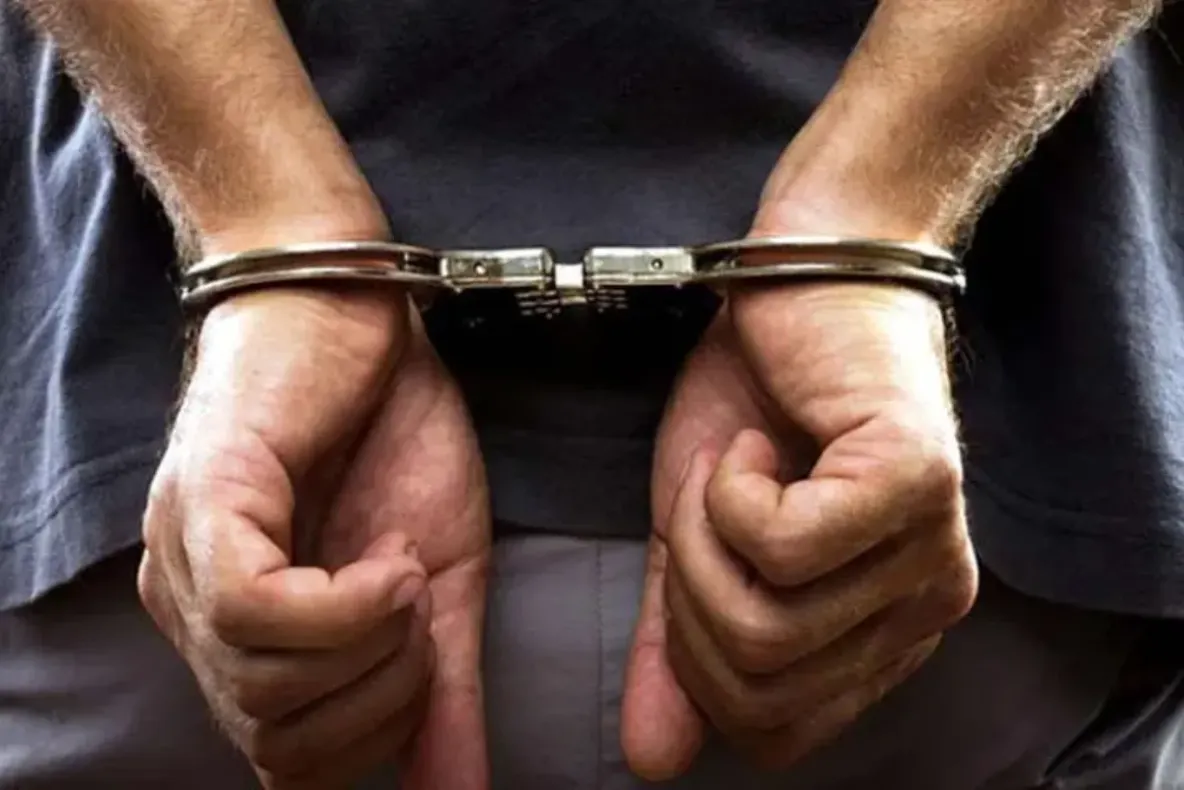 Doi adolescenți reținuți după ce au bătut un alt băiat, în Piața Unirii din Focșani