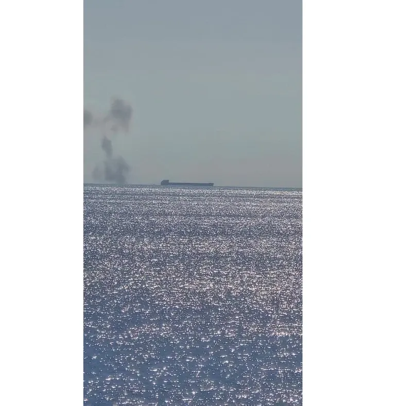 Alertă de securitate în Marea Neagră. Navă comercială lăsată în derivă după ce a fost lovită de o dronă