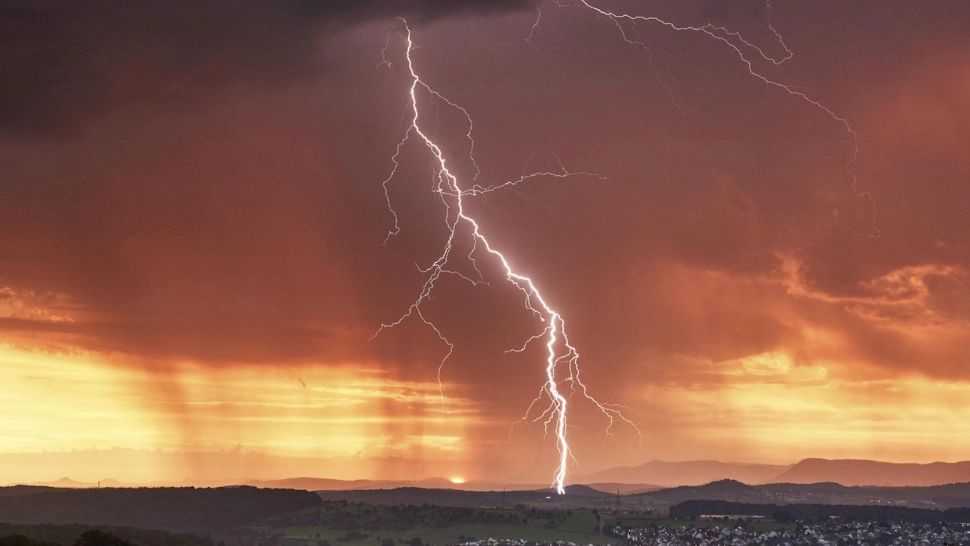 Cum va fi vremea în minivacanța de 1 Mai. Meteorologii nu au vești bune