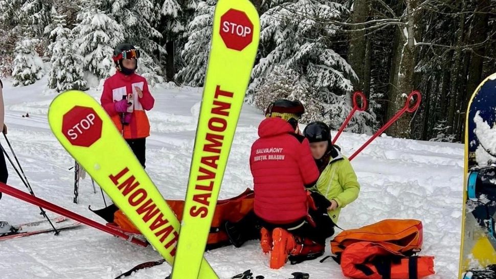 Zeci de persoane au fost salvate de pe munte în ultimele 24 de ore