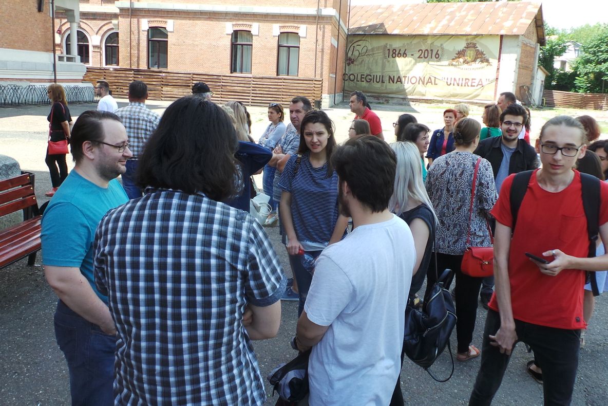 Dăncilă le dă bani ”zeciștilor” de la Evaluarea Națională și Bacalaureat