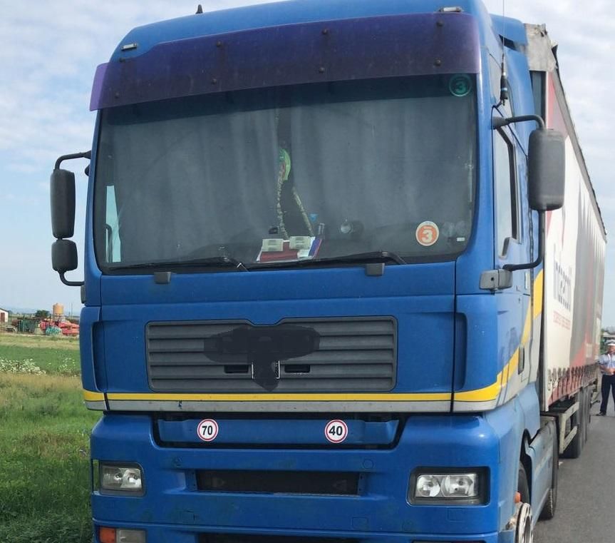 Șoferi profesioniști, prinși băuți la primele ore ale dimineții