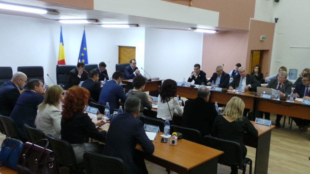 Consilierii puterii și opoziției se ”bat” pentru premierea bacalaureaților de 10, din Focșani