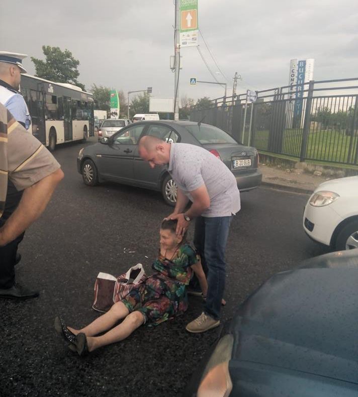 ULTIMA ORĂ   Doi jandarmi din Vrancea au acordat primul ajutor victimei unui accident produs în București