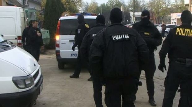 Trei persoane anchetate pentru că ar fi bătut o femeie și un copil pe stradă