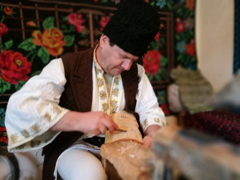 Sărbătoarea tradițiilor populare, mâine, la Crângul Petrești