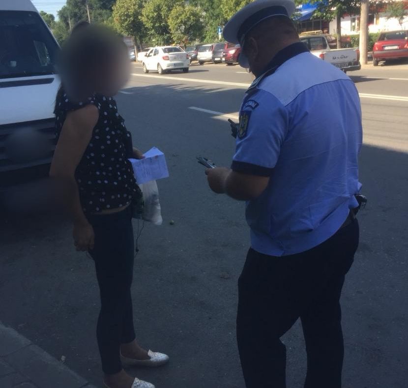 Polițiștii focșăneni au sancționat 37 de pietoni care au traversat strada neregulamentar