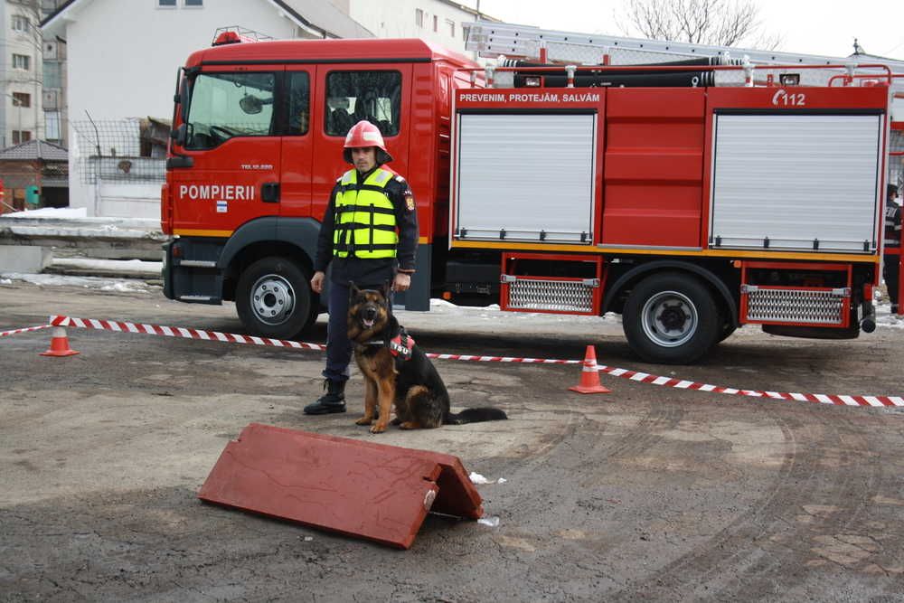 Pompierii vrânceni sărbătoresc ziua unității, cu prezentări, competiții sportive și fapte bune