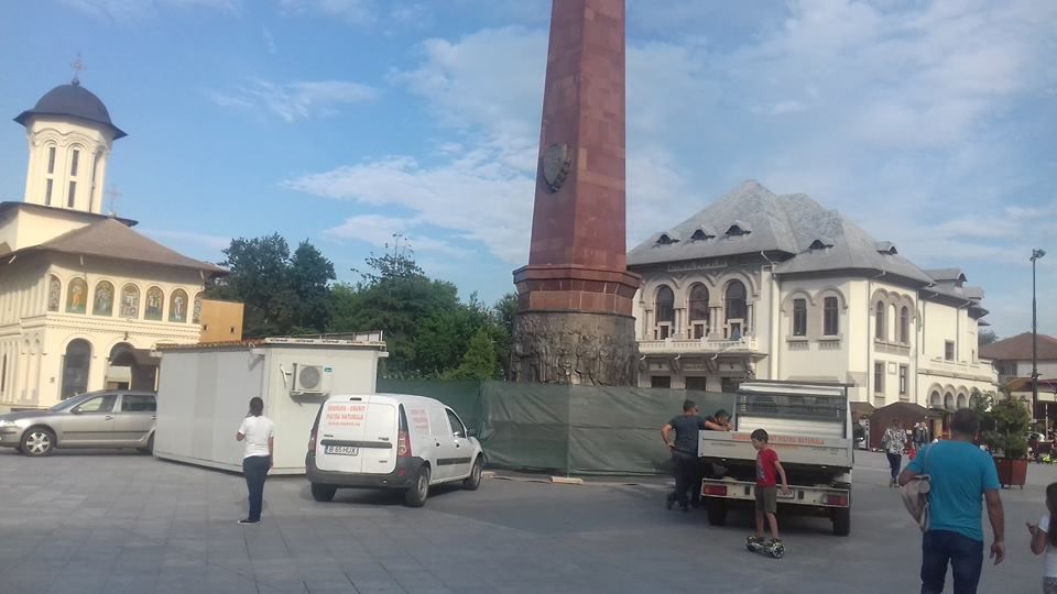 Obeliscul din Piața Unirii, la reparat