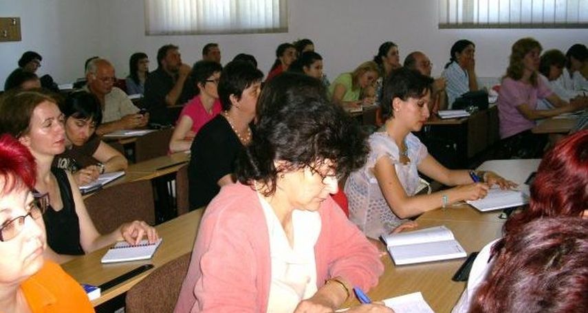 Cadre didactice ”speriate” de concurs: un sfert dintre cadrele didactice din Vrancea n-au dus examenul de titularizare până la capăt