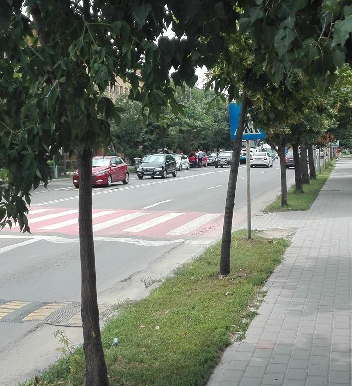 Polițiștii dau amenzi în Focșani pentru parcarea mașinilor în locuri nepermise