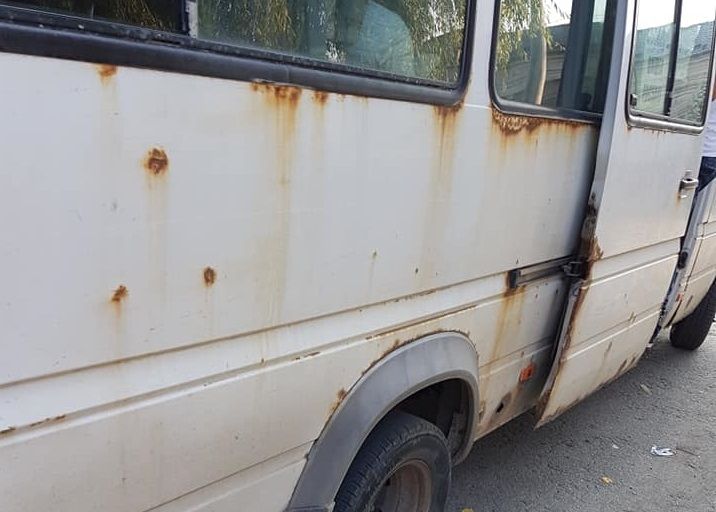 VRANCEA SECOLULUI XXI: Microbuze ruginite, jeg și călători transportați ca sardelele pe ruta Focșani - Odobești