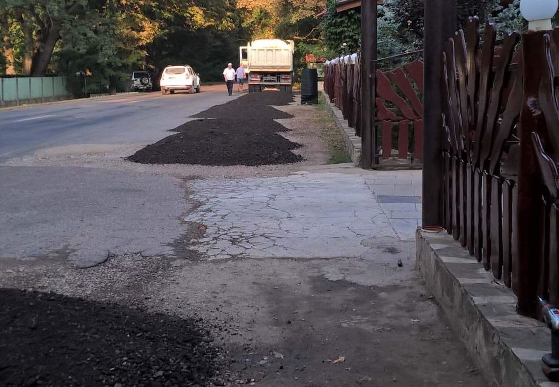 EXCLUSIV: Primarul Misăilă pune plombe pentru Lucreția, la Dumbrăvița, deși CNAIR nu știe despre lucrări