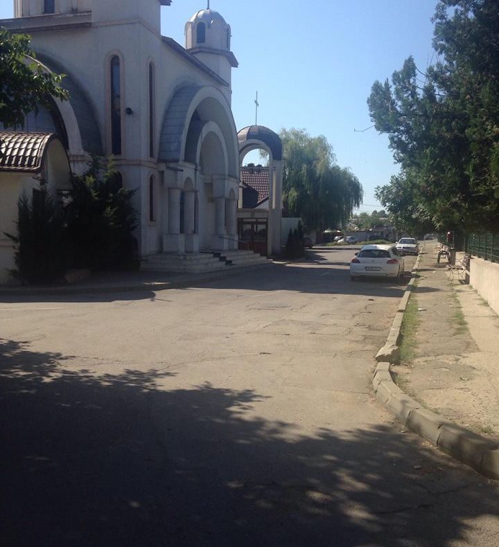 Mirosuri de vidanjă într-un cartier din Focșani