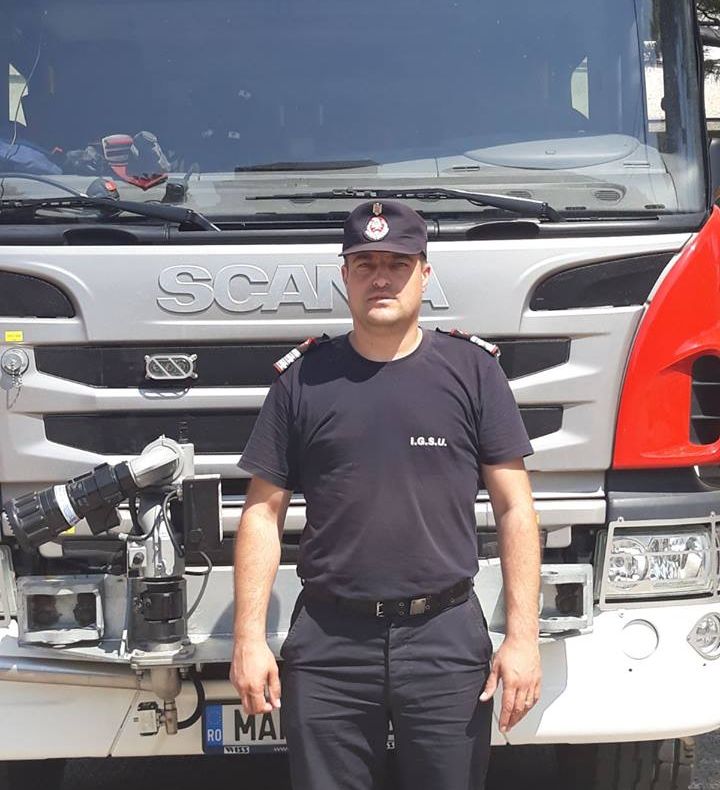 Un pompier aflat în timpul liber i-a salvat viața unui bărbat căzut pe stradă